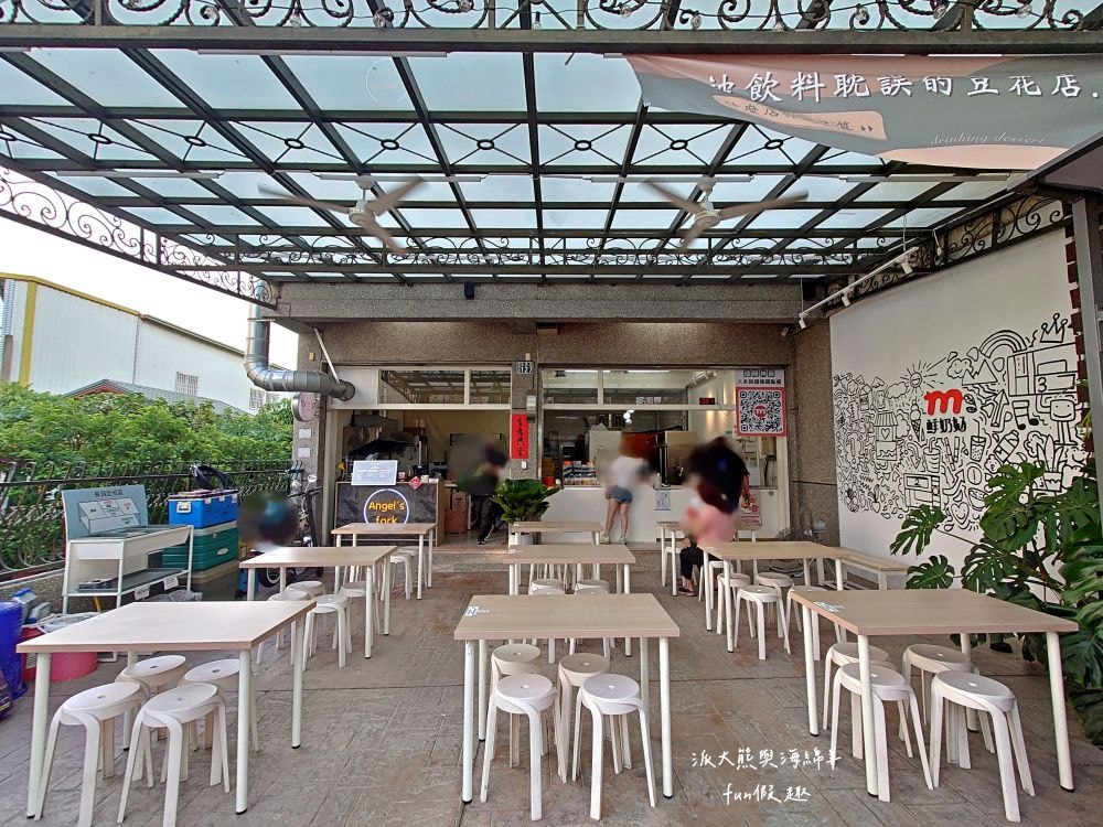 天使の叉子、鮮奶奶-飲品、膜力老潼關肉夾饃與裕香手作蛋捲雞蛋糕︱南投草屯炎峰街隱藏美食聚落坐擁4大攤位，價位親民、餐點美味、營造氣氛佳，好友聚餐或情侶約會優質首選，讓大家從早吃到晚都不厭倦!!!～