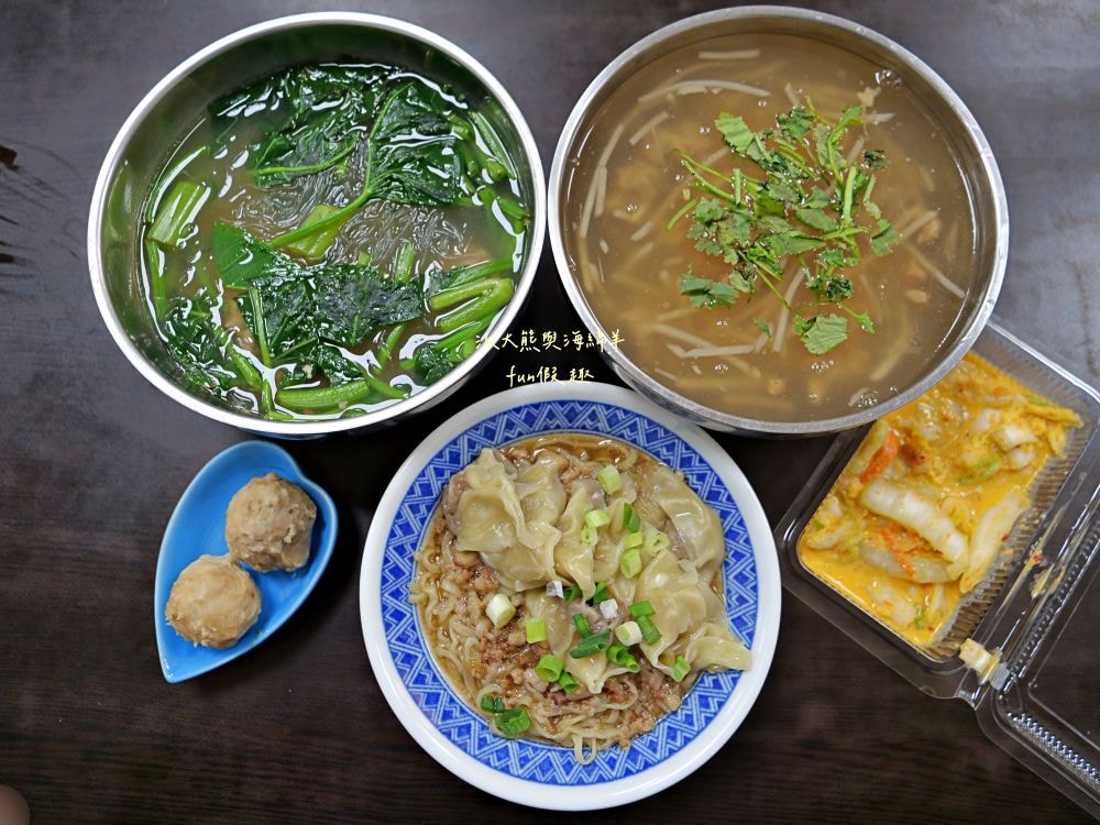 明天來吃不要錢︱用餐時間人潮大爆滿，老闆人超級NICE～古早味南投意麵與清爽解膩高山冷泡茶，在人情味調劑下，編織出南投早市最美麗的風景!!113.5月換新址囉～
