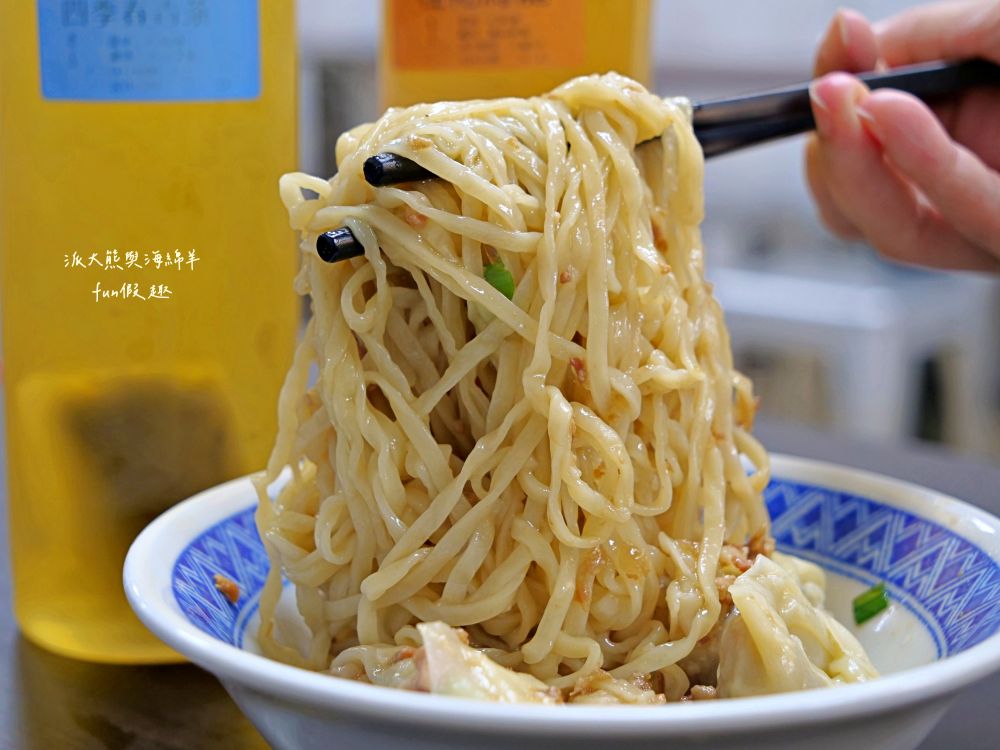 明天來吃不要錢︱用餐時間人潮大爆滿，老闆人超級NICE～古早味南投意麵與清爽解膩高山冷泡茶，在人情味調劑下，編織出南投早市最美麗的風景!!113.5月換新址囉～