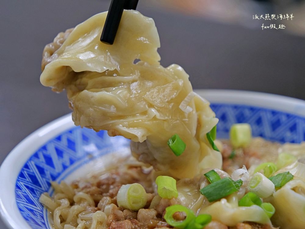 明天來吃不要錢︱用餐時間人潮大爆滿，老闆人超級NICE～古早味南投意麵與清爽解膩高山冷泡茶，在人情味調劑下，編織出南投早市最美麗的風景!!113.5月換新址囉～