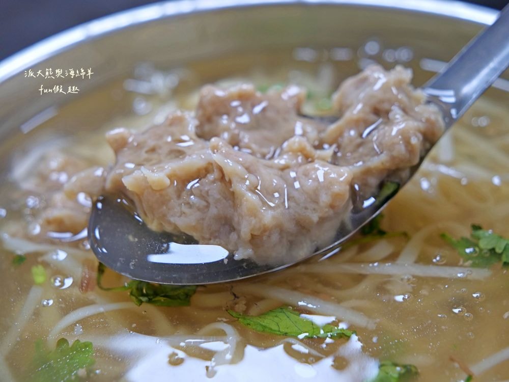 明天來吃不要錢︱用餐時間人潮大爆滿，老闆人超級NICE～古早味南投意麵與清爽解膩高山冷泡茶，在人情味調劑下，編織出南投早市最美麗的風景!!113.5月換新址囉～