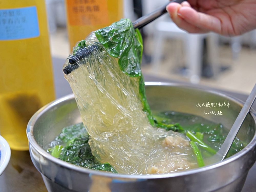 明天來吃不要錢︱用餐時間人潮大爆滿，老闆人超級NICE～古早味南投意麵與清爽解膩高山冷泡茶，在人情味調劑下，編織出南投早市最美麗的風景!!113.5月換新址囉～