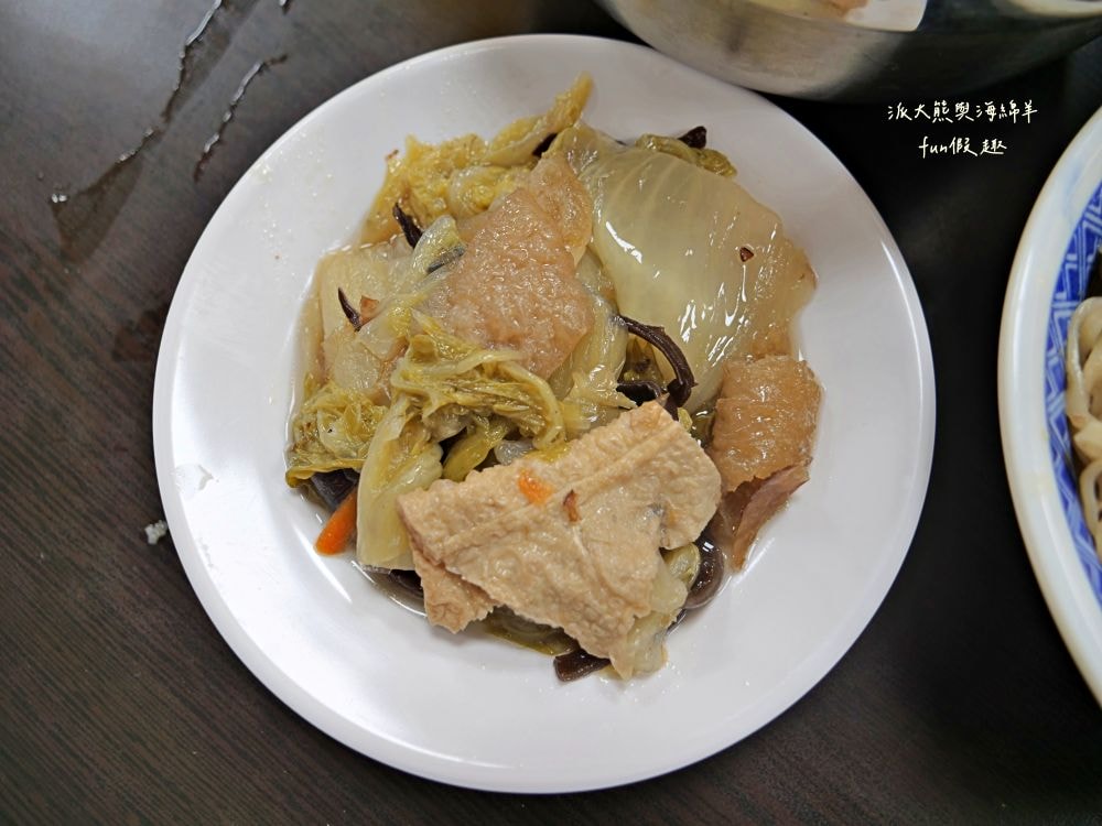 明天來吃不要錢︱用餐時間人潮大爆滿，老闆人超級NICE～古早味南投意麵與清爽解膩高山冷泡茶，在人情味調劑下，編織出南投早市最美麗的風景!!113.5月換新址囉～