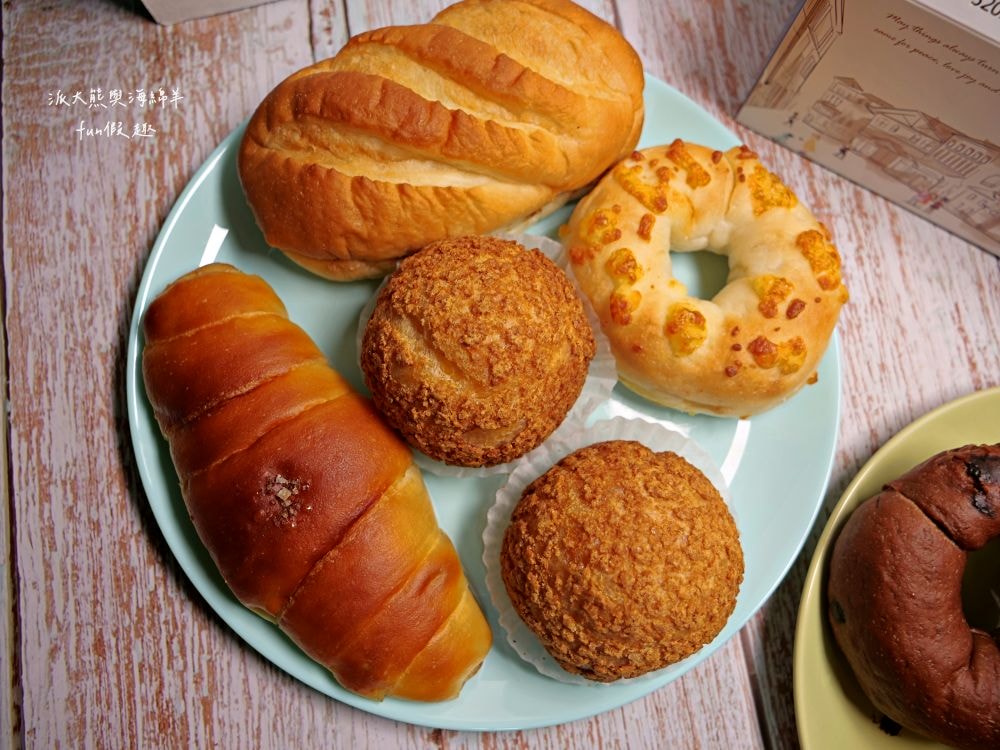 框架麵包烘焙坊 frames_pain_︱草屯超隱密小清新麵包烘焙坊，每日手作新鮮出爐，種類眾多限量販售，晚來就買不到，來框架麵包讓繁瑣生活充滿樂趣不設限!!!一次吃3家店～（隔壁還有Joe’s Bro Pizza喬手作披薩與濃客冰果坊現打果汁可以一併採買唷）