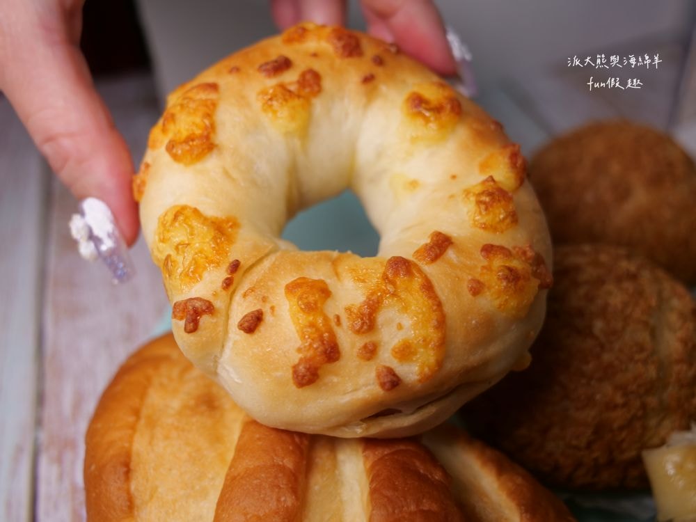 框架麵包烘焙坊 frames_pain_︱草屯超隱密小清新麵包烘焙坊，每日手作新鮮出爐，種類眾多限量販售，晚來就買不到，來框架麵包讓繁瑣生活充滿樂趣不設限!!!一次吃3家店～（隔壁還有Joe’s Bro Pizza喬手作披薩與濃客冰果坊現打果汁可以一併採買唷）