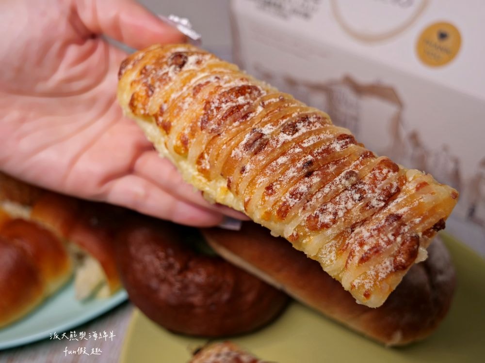 框架麵包烘焙坊 frames_pain_︱草屯超隱密小清新麵包烘焙坊，每日手作新鮮出爐，種類眾多限量販售，晚來就買不到，來框架麵包讓繁瑣生活充滿樂趣不設限!!!一次吃3家店～（隔壁還有Joe’s Bro Pizza喬手作披薩與濃客冰果坊現打果汁可以一併採買唷）