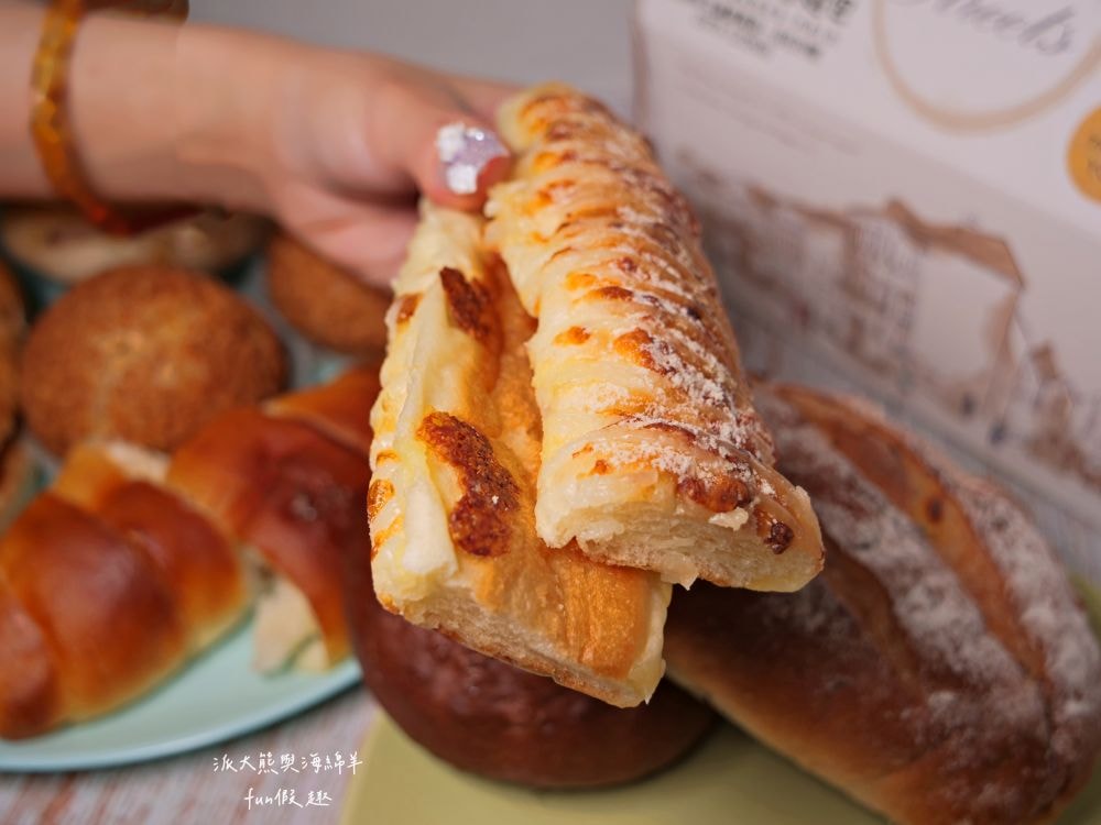 框架麵包烘焙坊 frames_pain_︱草屯超隱密小清新麵包烘焙坊，每日手作新鮮出爐，種類眾多限量販售，晚來就買不到，來框架麵包讓繁瑣生活充滿樂趣不設限!!!一次吃3家店～（隔壁還有Joe’s Bro Pizza喬手作披薩與濃客冰果坊現打果汁可以一併採買唷）