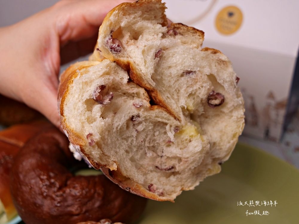 框架麵包烘焙坊 frames_pain_︱草屯超隱密小清新麵包烘焙坊，每日手作新鮮出爐，種類眾多限量販售，晚來就買不到，來框架麵包讓繁瑣生活充滿樂趣不設限!!!一次吃3家店～（隔壁還有Joe’s Bro Pizza喬手作披薩與濃客冰果坊現打果汁可以一併採買唷）