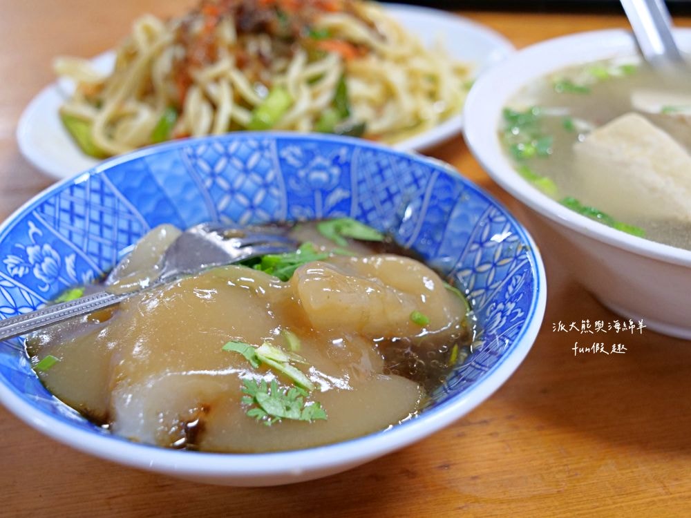 橋頭邊肉圓︱南投市傳承3代在地銅板美食，招牌香Q肉圓遠近馳名，飄香逾50年的古早好味道，還有拉仔麵與阿媽的私房菜唷～