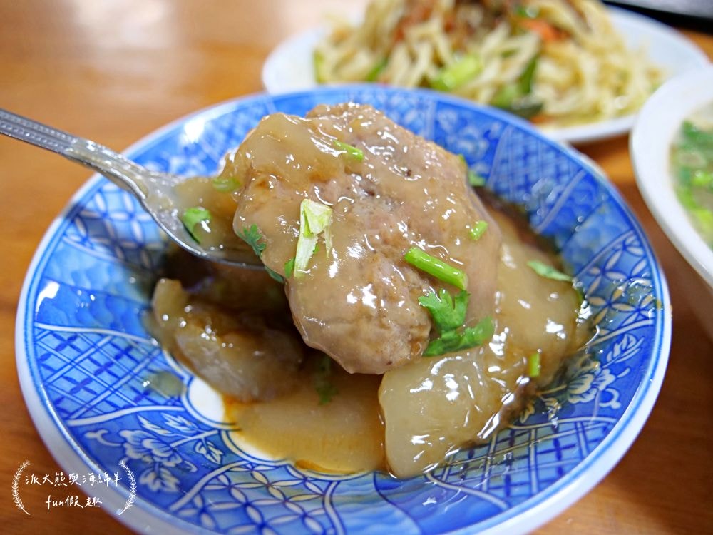 橋頭邊肉圓︱南投市傳承3代在地銅板美食，招牌香Q肉圓遠近馳名，飄香逾50年的古早好味道，還有拉仔麵與阿媽的私房菜唷～