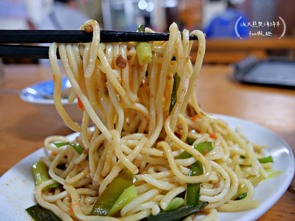 橋頭邊肉圓︱南投市傳承3代在地銅板美食，招牌香Q肉圓遠近馳名，飄香逾50年的古早好味道，還有拉仔麵與阿媽的私房菜唷～