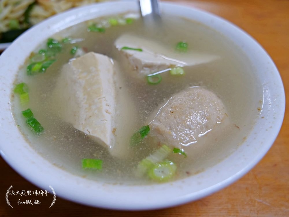 橋頭邊肉圓︱南投市傳承3代在地銅板美食，招牌香Q肉圓遠近馳名，飄香逾50年的古早好味道，還有拉仔麵與阿媽的私房菜唷～