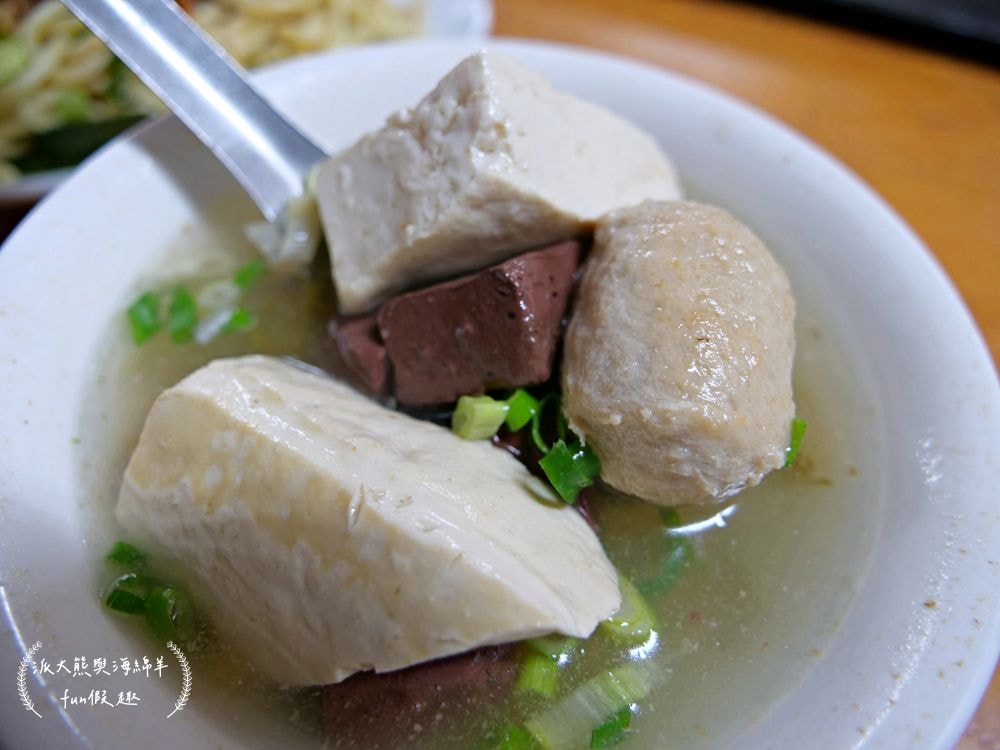 橋頭邊肉圓︱南投市傳承3代在地銅板美食，招牌香Q肉圓遠近馳名，飄香逾50年的古早好味道，還有拉仔麵與阿媽的私房菜唷～