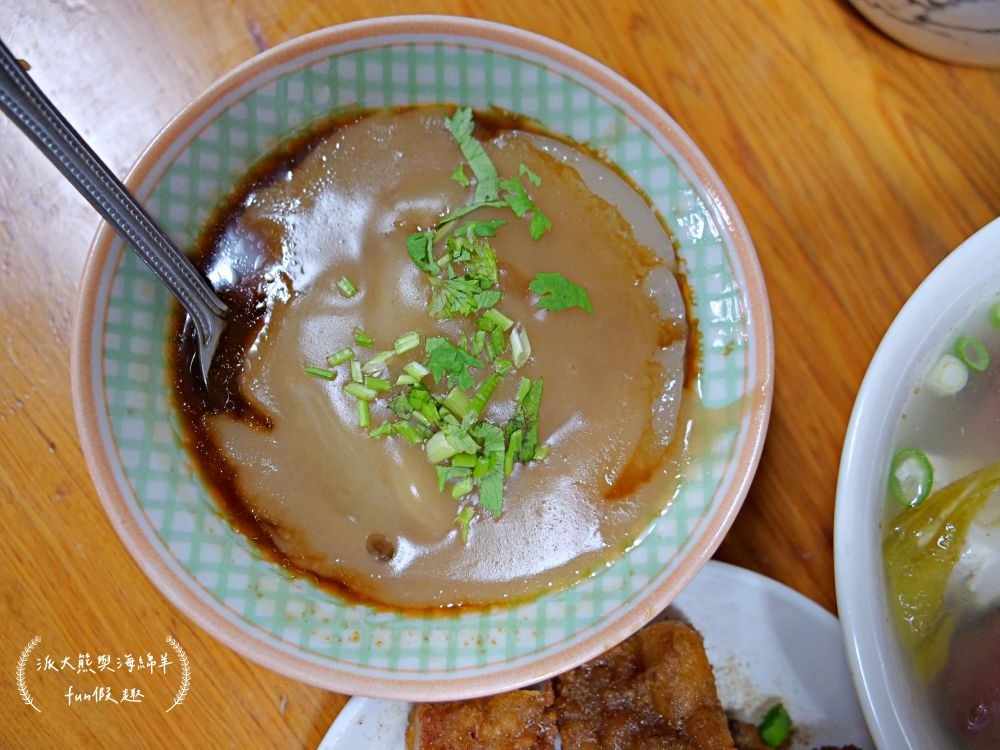 橋頭邊肉圓︱南投市傳承3代在地銅板美食，招牌香Q肉圓遠近馳名，飄香逾50年的古早好味道，還有拉仔麵與阿媽的私房菜唷～