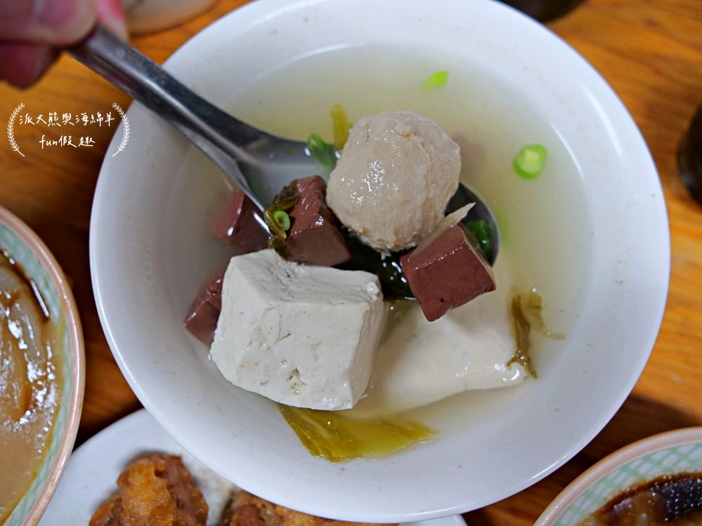 橋頭邊肉圓︱南投市傳承3代在地銅板美食，招牌香Q肉圓遠近馳名，飄香逾50年的古早好味道，還有拉仔麵與阿媽的私房菜唷～