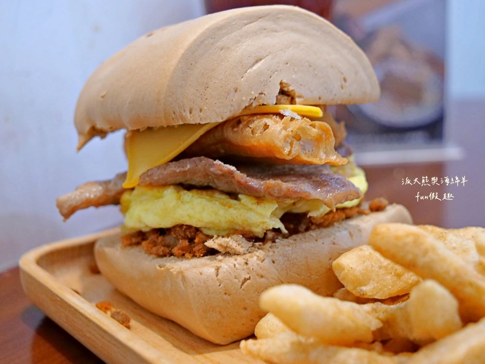 軟食力 行天宮店｜鄰近臺北捷運行天宮站，招牌鰻力堡、酥脆粉漿軟蛋餅、濃情台味提拉米蘇，傳統台式早餐與新潮創意元素相碰撞，卻又完美結合不突兀，讓經典早餐美味更加分!!!新入選2024年米其林必比登推介～（創立於2017年）