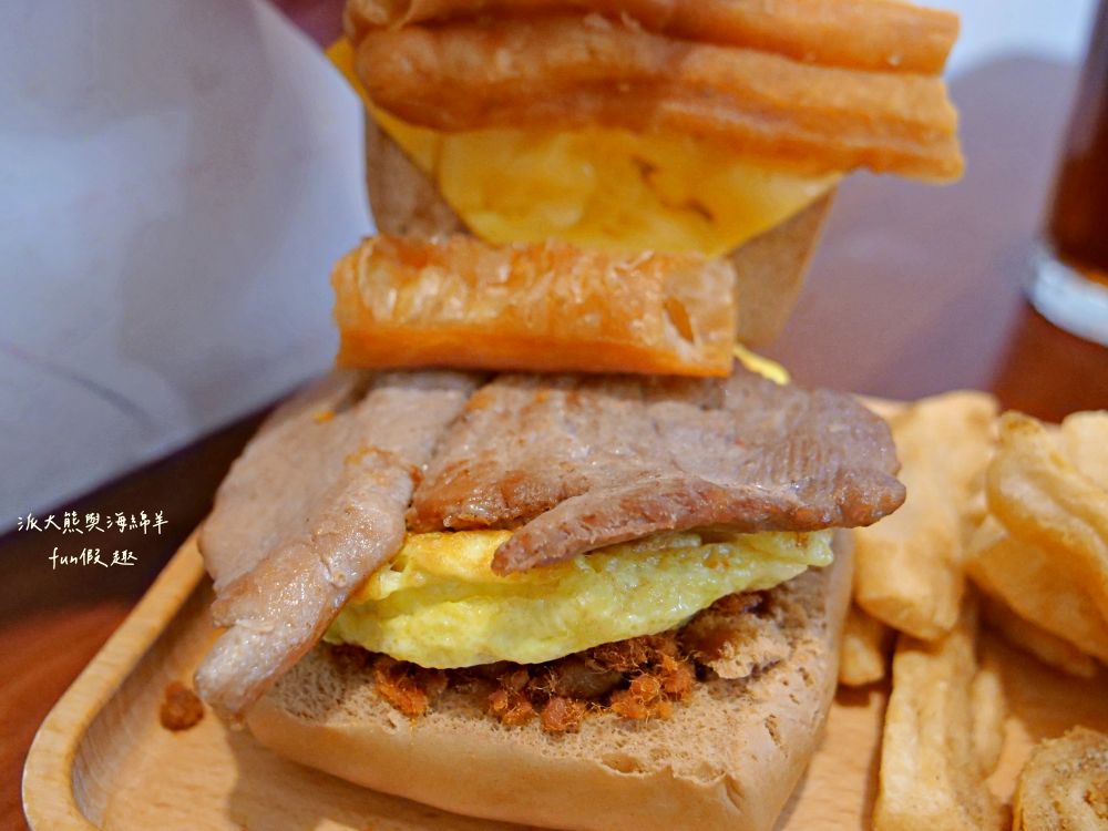 軟食力 行天宮店｜鄰近臺北捷運行天宮站，招牌鰻力堡、酥脆粉漿軟蛋餅、濃情台味提拉米蘇，傳統台式早餐與新潮創意元素相碰撞，卻又完美結合不突兀，讓經典早餐美味更加分!!!新入選2024年米其林必比登推介～（創立於2017年）
