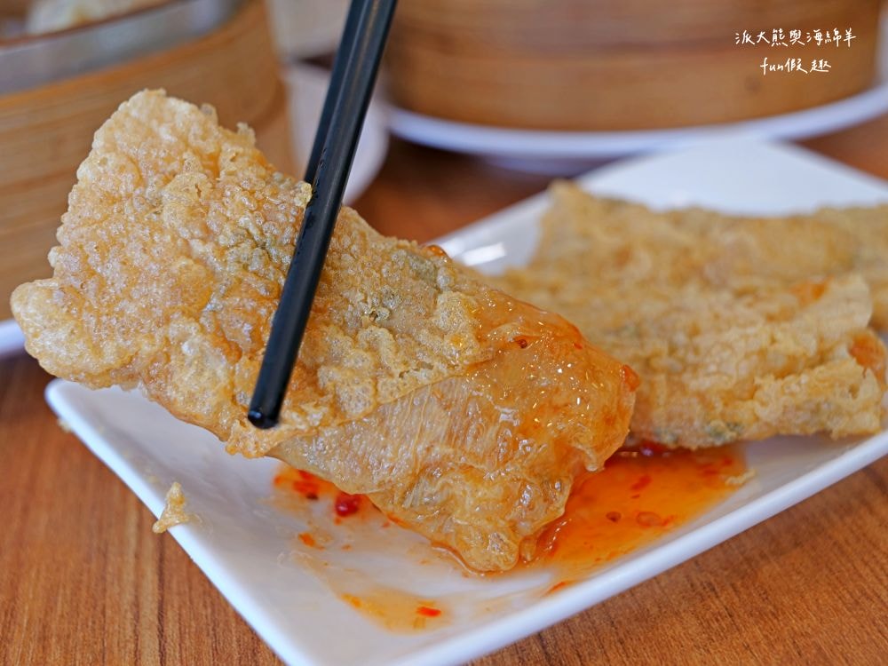 龍點心（港式點心）｜臺南永康老宅裡平價港式茶飲，餐點道地、用料實在、師傅廚藝高，即使深藏巷弄也能高朋滿座，推薦必吃腸粉、蝦餃皇、燒賣皇、小籠湯包、鮮蝦腐皮卷、脆皮流沙包！！！谷歌評價超過4.3顆星