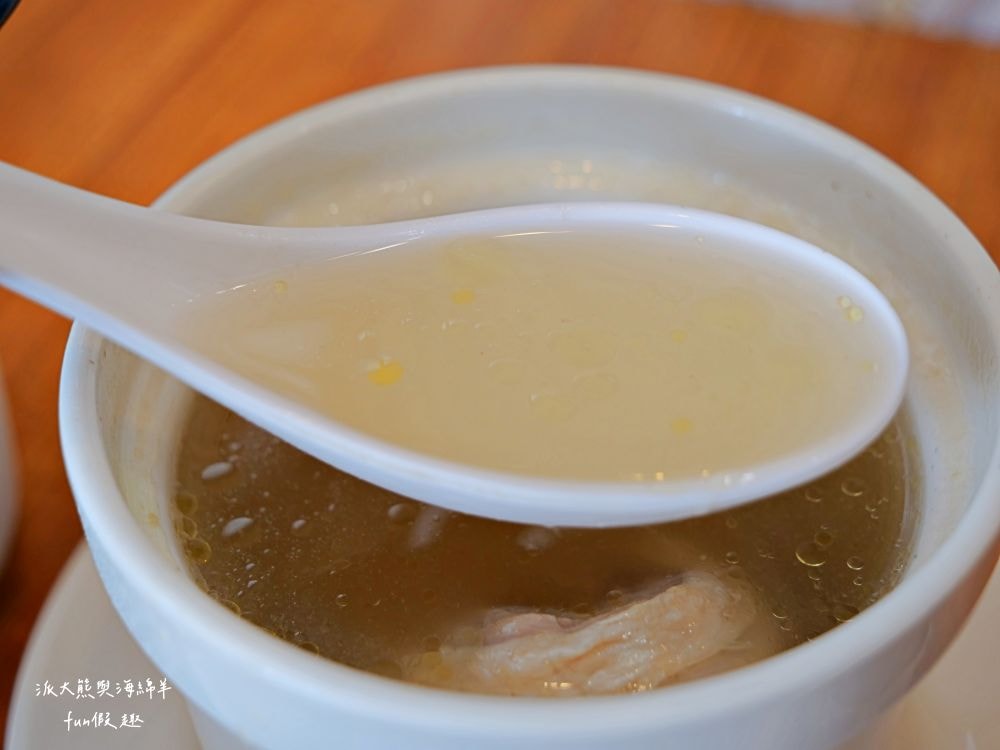 龍點心（港式點心）｜臺南永康老宅裡平價港式茶飲，餐點道地、用料實在、師傅廚藝高，即使深藏巷弄也能高朋滿座，推薦必吃腸粉、蝦餃皇、燒賣皇、小籠湯包、鮮蝦腐皮卷、脆皮流沙包！！！谷歌評價超過4.3顆星