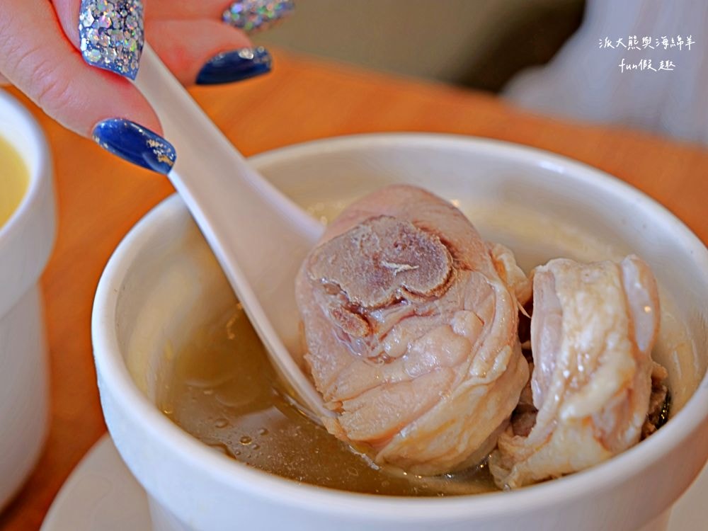 龍點心（港式點心）｜臺南永康老宅裡平價港式茶飲，餐點道地、用料實在、師傅廚藝高，即使深藏巷弄也能高朋滿座，推薦必吃腸粉、蝦餃皇、燒賣皇、小籠湯包、鮮蝦腐皮卷、脆皮流沙包！！！谷歌評價超過4.3顆星