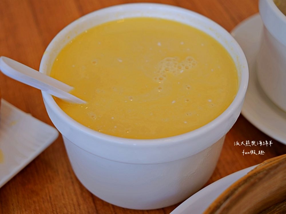 龍點心（港式點心）｜臺南永康老宅裡平價港式茶飲，餐點道地、用料實在、師傅廚藝高，即使深藏巷弄也能高朋滿座，推薦必吃腸粉、蝦餃皇、燒賣皇、小籠湯包、鮮蝦腐皮卷、脆皮流沙包！！！谷歌評價超過4.3顆星