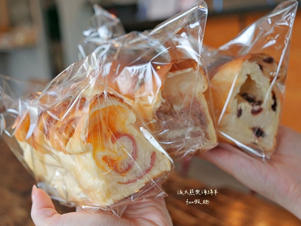 Joe’s Bro Pizza喬手作披薩︱南投草屯週末限定隱藏版義式手工現烤披薩，鹹甜葷素口味均有提供，ONE SIZE 11吋大披薩只要200元，皮薄餡多氣氛佳!隔壁還有濃客冰果坊現打果汁、框架麵包烘焙坊可以一併購買來搭配唷～