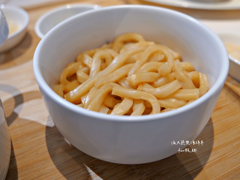 SS65醬湯研究院︱草屯絕美貨櫃屋美食再+1，精心燉煮5種口味秘製老火湯&主廚限定早午餐及特餐，搭配多項獨家特調醬汁，讓人從早到晚都吃不膩，好吃好看又好拍!!!（原姚吱吱秘制老火湯麻辣燙）～