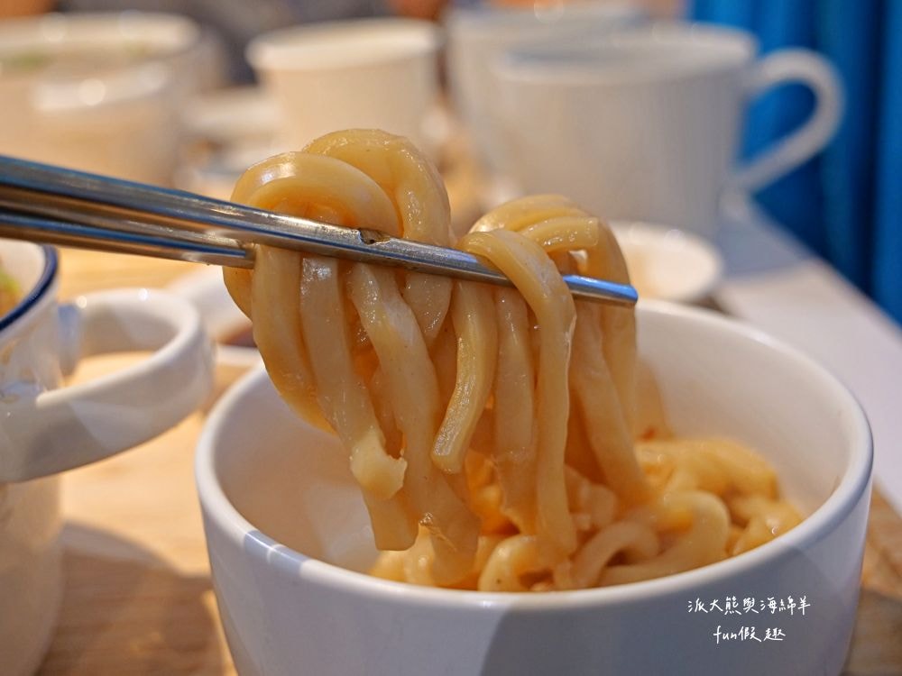 SS65醬湯研究院︱草屯絕美貨櫃屋美食再+1，精心燉煮5種口味秘製老火湯&主廚限定早午餐及特餐，搭配多項獨家特調醬汁，讓人從早到晚都吃不膩，好吃好看又好拍!!!（原姚吱吱秘制老火湯麻辣燙）～