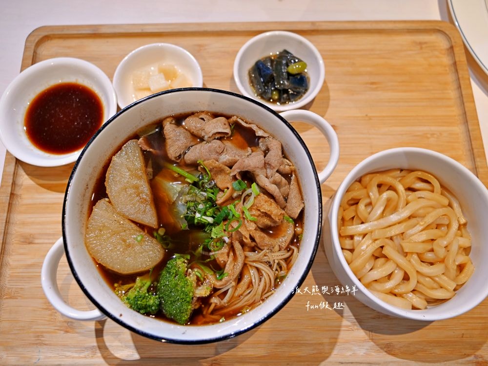 SS65醬湯研究院︱草屯絕美貨櫃屋美食再+1，精心燉煮5種口味秘製老火湯&主廚限定早午餐及特餐，搭配多項獨家特調醬汁，讓人從早到晚都吃不膩，好吃好看又好拍!!!（原姚吱吱秘制老火湯麻辣燙）～