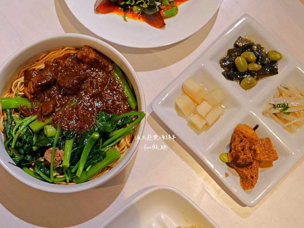 SS65醬湯研究院︱草屯絕美貨櫃屋美食再+1，精心燉煮5種口味秘製老火湯&主廚限定早午餐及特餐，搭配多項獨家特調醬汁，讓人從早到晚都吃不膩，好吃好看又好拍!!!（原姚吱吱秘制老火湯麻辣燙）～