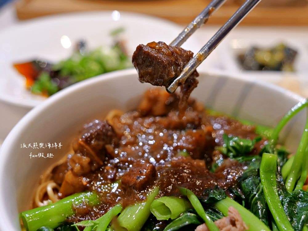 SS65醬湯研究院︱草屯絕美貨櫃屋美食再+1，精心燉煮5種口味秘製老火湯&主廚限定早午餐及特餐，搭配多項獨家特調醬汁，讓人從早到晚都吃不膩，好吃好看又好拍!!!（原姚吱吱秘制老火湯麻辣燙）～