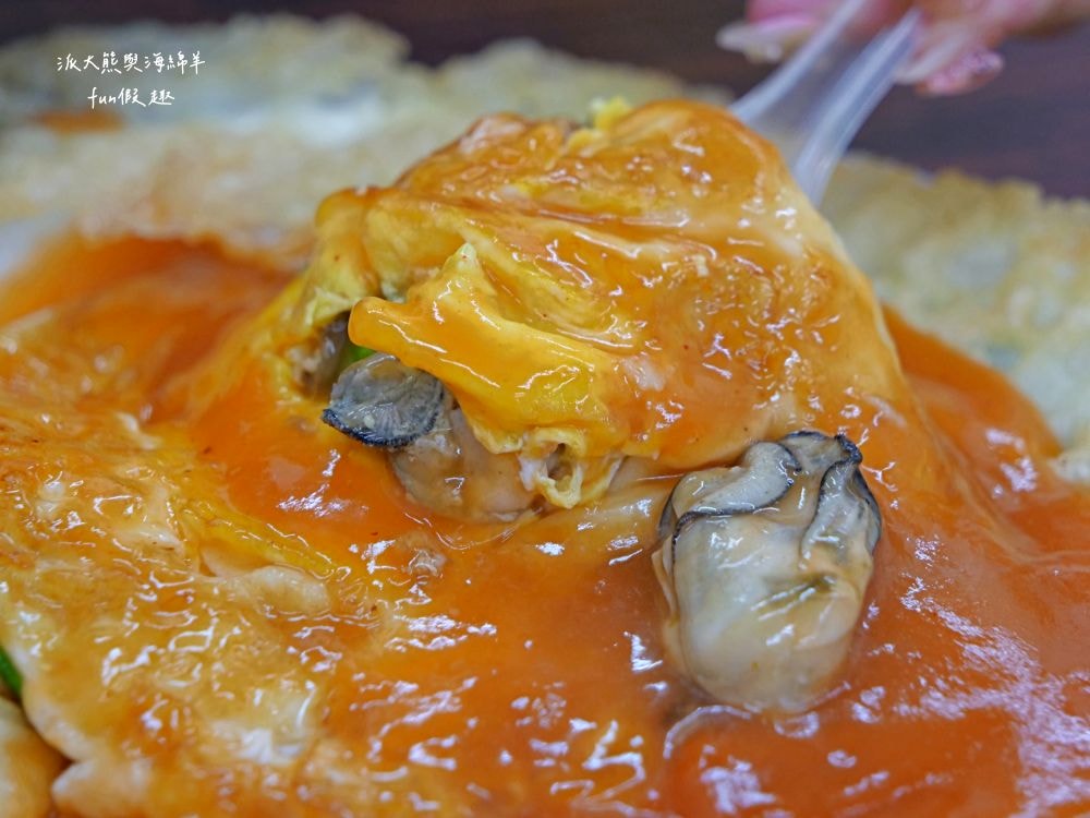 彭記酥皮蚵仔煎︱臺中北區漢口路平價美食，比臉大的超酥脆蚵仔煎，蚵仔鮮美飽滿碩大，雙蛋飽足感更升級，其他還有大腸蚵仔麵線、獨家炒泡麵、綜合關東煮、滷肉飯等傳統國民小吃唷～上午10點營業