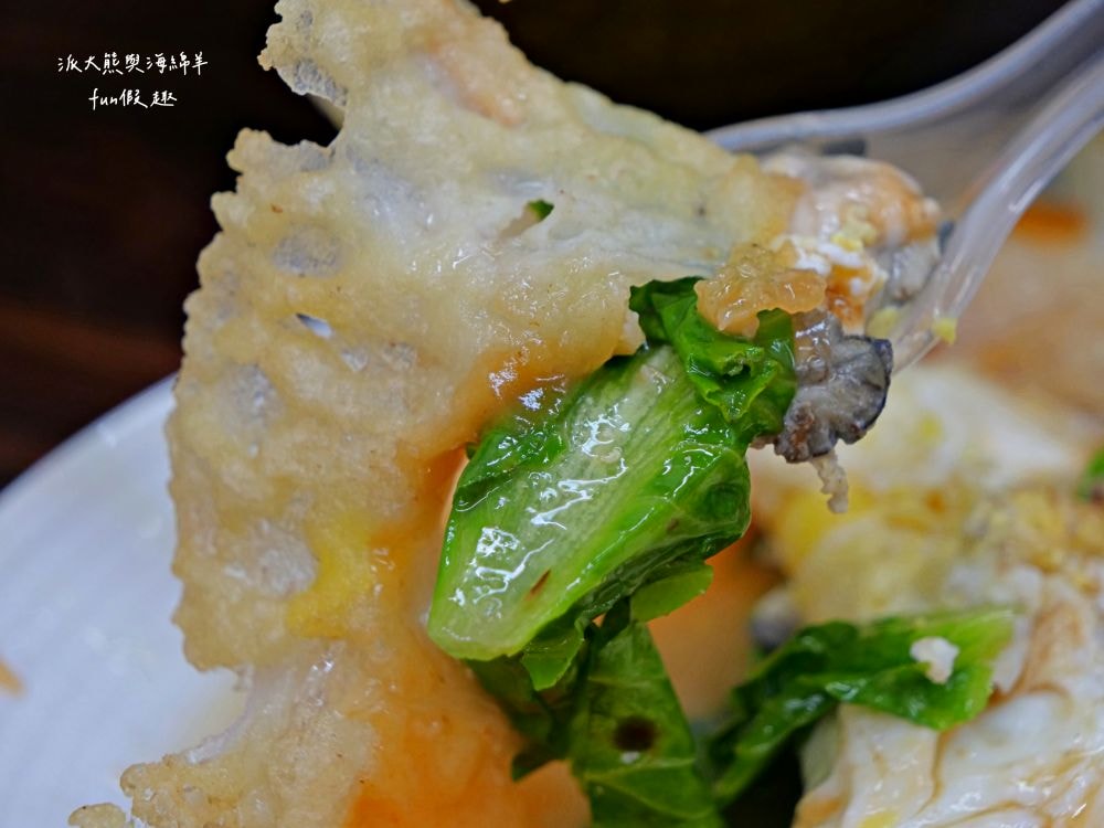 彭記酥皮蚵仔煎︱臺中北區漢口路平價美食，比臉大的超酥脆蚵仔煎，蚵仔鮮美飽滿碩大，雙蛋飽足感更升級，其他還有大腸蚵仔麵線、獨家炒泡麵、綜合關東煮、滷肉飯等傳統國民小吃唷～上午10點營業