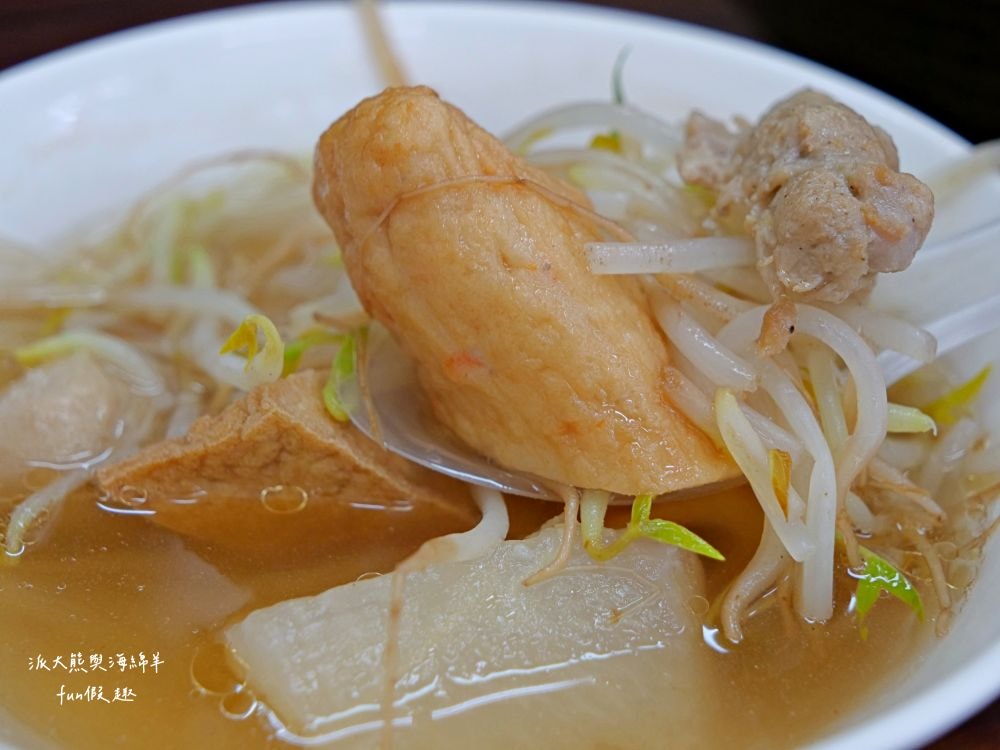 彭記酥皮蚵仔煎︱臺中北區漢口路平價美食，比臉大的超酥脆蚵仔煎，蚵仔鮮美飽滿碩大，雙蛋飽足感更升級，其他還有大腸蚵仔麵線、獨家炒泡麵、綜合關東煮、滷肉飯等傳統國民小吃唷～上午10點營業