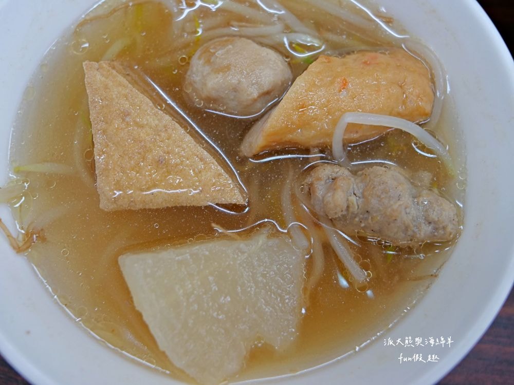 彭記酥皮蚵仔煎︱臺中北區漢口路平價美食，比臉大的超酥脆蚵仔煎，蚵仔鮮美飽滿碩大，雙蛋飽足感更升級，其他還有大腸蚵仔麵線、獨家炒泡麵、綜合關東煮、滷肉飯等傳統國民小吃唷～上午10點營業