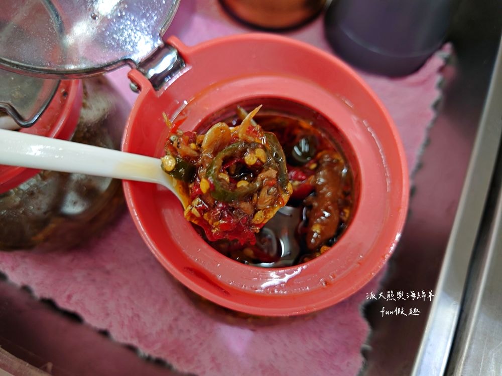 彭記酥皮蚵仔煎︱臺中北區漢口路平價美食，比臉大的超酥脆蚵仔煎，蚵仔鮮美飽滿碩大，雙蛋飽足感更升級，其他還有大腸蚵仔麵線、獨家炒泡麵、綜合關東煮、滷肉飯等傳統國民小吃唷～上午10點營業