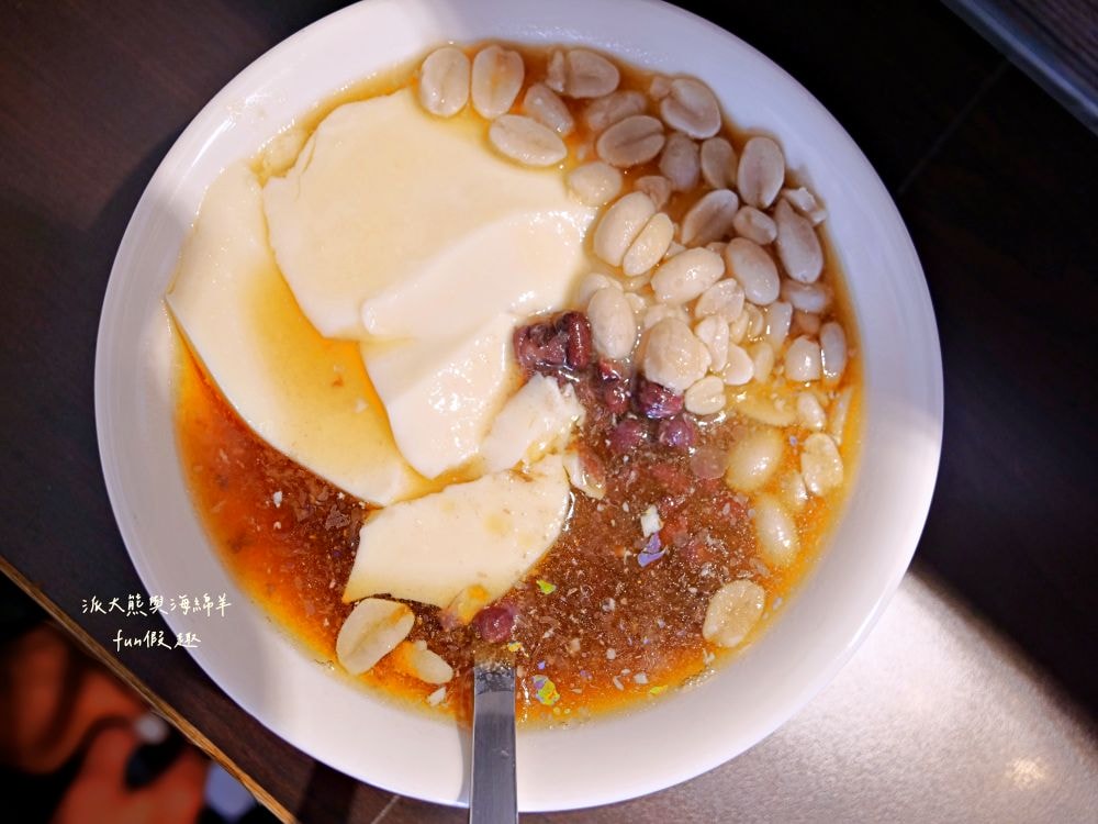 沒有豆花︱埔里老牌飼料行華麗轉身文青豆花店，手炒焦糖與鹽滷豆花的完美結合，還有必吃創新口味海鹽烤焦糖豆花，沒有豆花就是喵喵喵!!!食尚玩家─「2天1夜go」介紹～