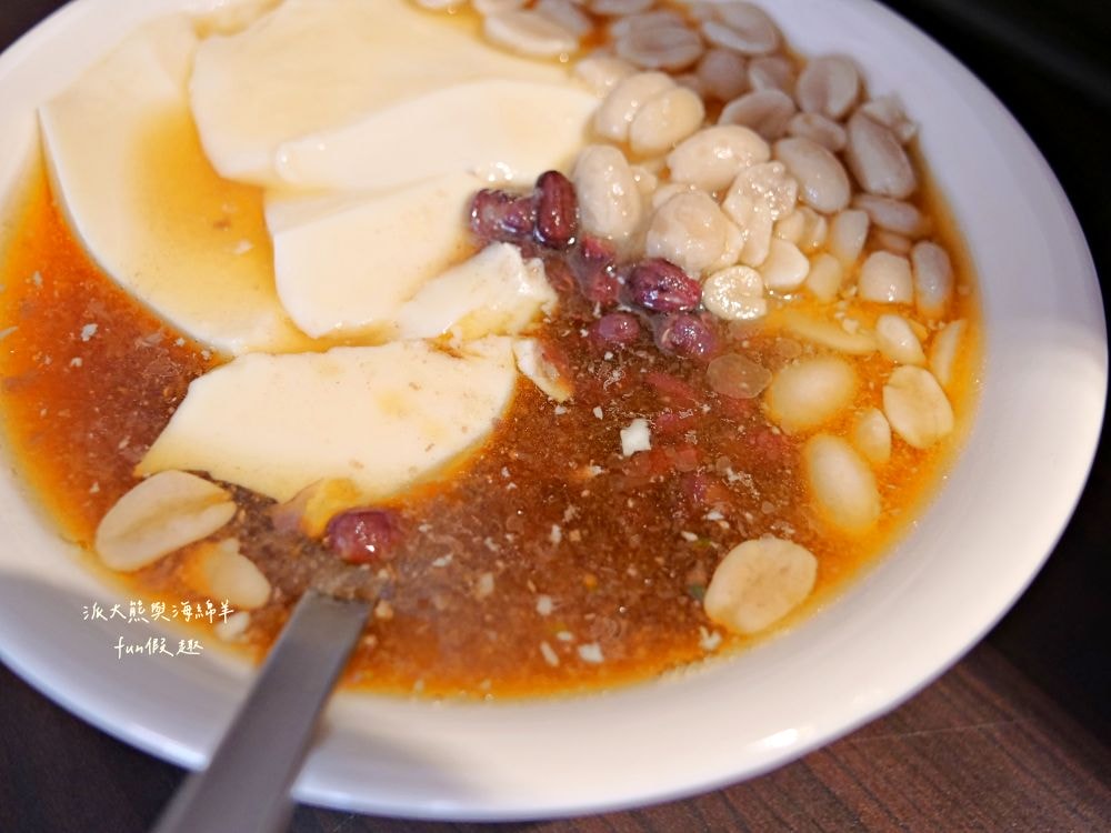 沒有豆花︱埔里老牌飼料行華麗轉身文青豆花店，手炒焦糖與鹽滷豆花的完美結合，還有必吃創新口味海鹽烤焦糖豆花，沒有豆花就是喵喵喵!!!食尚玩家─「2天1夜go」介紹～