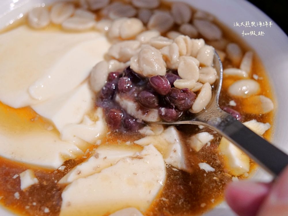 沒有豆花︱埔里老牌飼料行華麗轉身文青豆花店，手炒焦糖與鹽滷豆花的完美結合，還有必吃創新口味海鹽烤焦糖豆花，沒有豆花就是喵喵喵!!!食尚玩家─「2天1夜go」介紹～