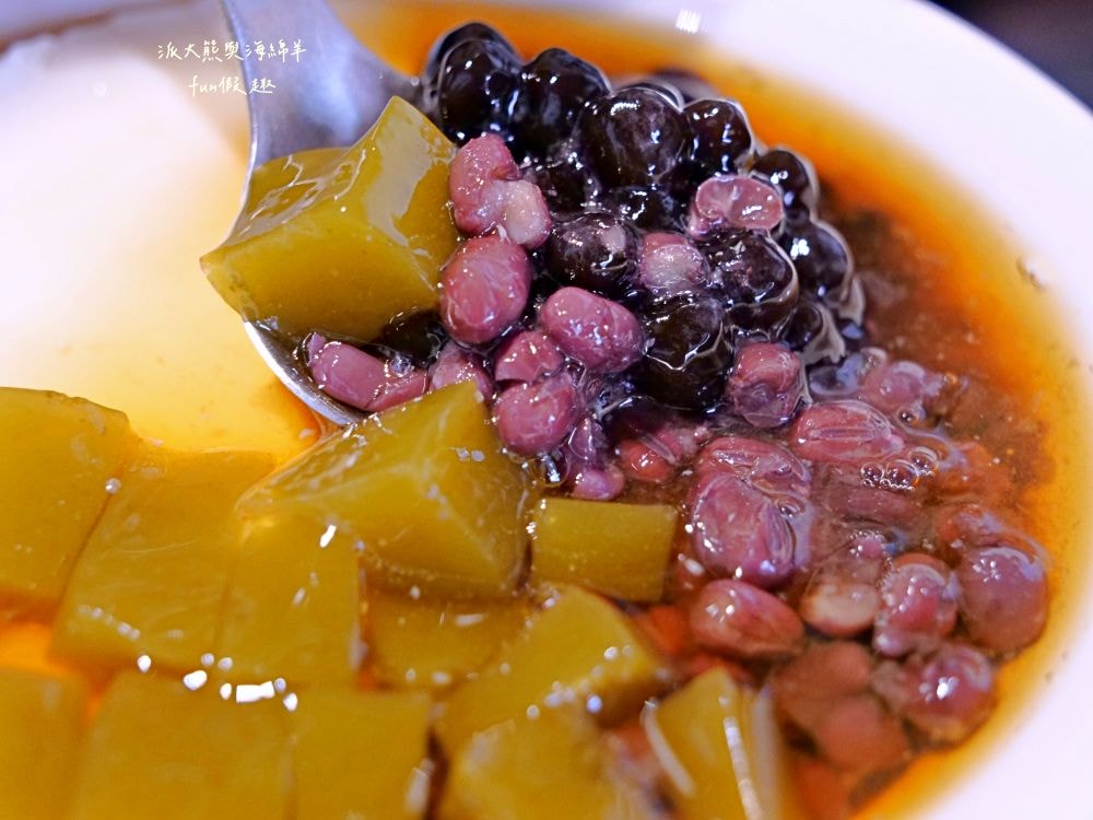 沒有豆花︱埔里老牌飼料行華麗轉身文青豆花店，手炒焦糖與鹽滷豆花的完美結合，還有必吃創新口味海鹽烤焦糖豆花，沒有豆花就是喵喵喵!!!食尚玩家─「2天1夜go」介紹～
