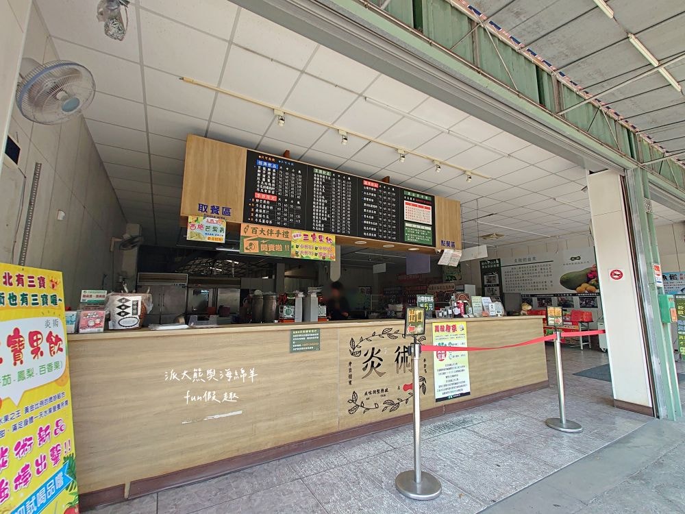 炎術︱南投埔里必喝飲料店，標榜天然無添加，以冬瓜&青草為兩大茶品為基底，延續炎姓前輩精神，調配出多種新創口味飲品，清涼消暑又解渴，還有新鮮果汁與季節限定產品唷!!!每次經過必買～入圍南投100碗美食