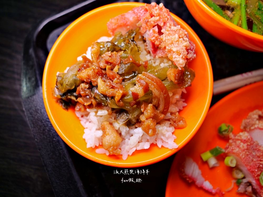 唯豐魯肉飯︱以超高CP值庶民美食成為三重5大必吃魯肉飯!!!三重人的灶咖，酸菜與魯肉飯完美結合，源自於老字號蓮霧魯肉飯～最新菜單!