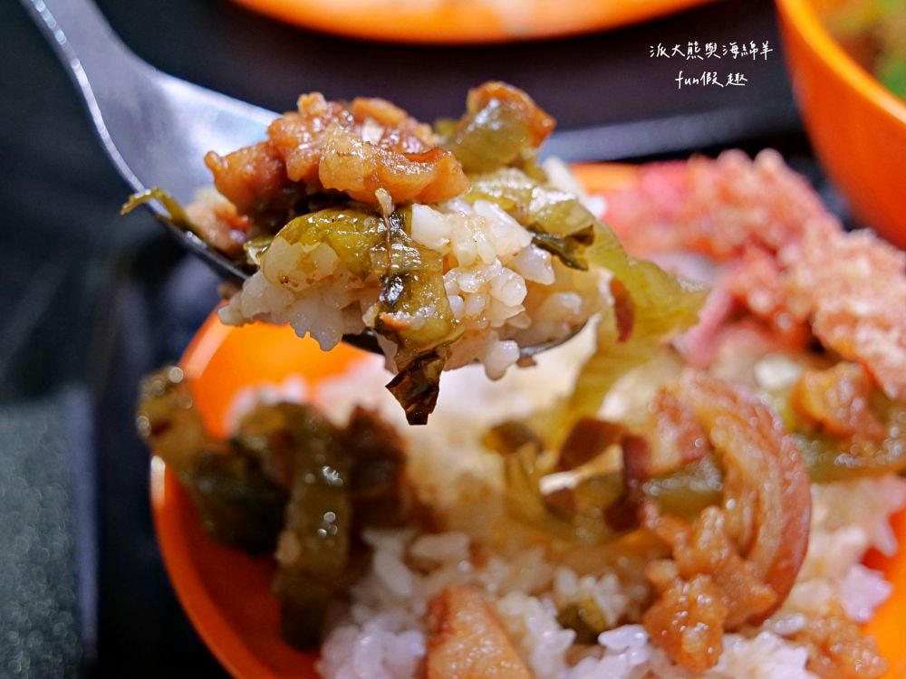 唯豐魯肉飯︱以超高CP值庶民美食成為三重5大必吃魯肉飯!!!三重人的灶咖，酸菜與魯肉飯完美結合，源自於老字號蓮霧魯肉飯～最新菜單!