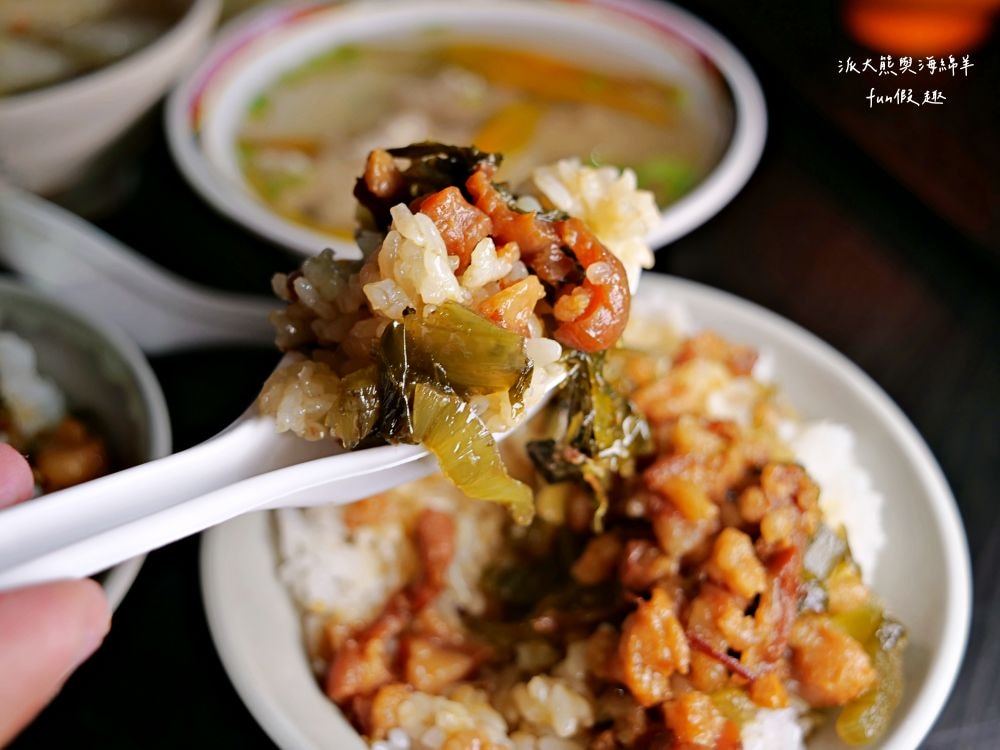 唯豐魯肉飯︱以超高CP值庶民美食成為三重5大必吃魯肉飯!!!三重人的灶咖，酸菜與魯肉飯完美結合，源自於老字號蓮霧魯肉飯～最新菜單!