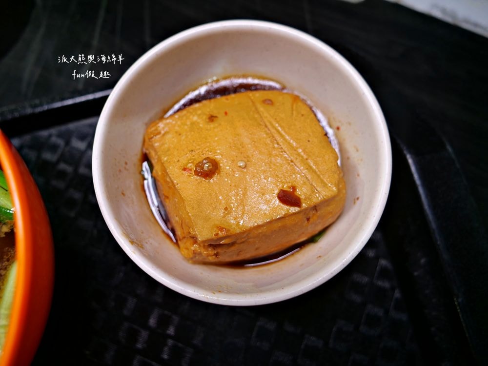唯豐魯肉飯︱以超高CP值庶民美食成為三重5大必吃魯肉飯!!!三重人的灶咖，酸菜與魯肉飯完美結合，源自於老字號蓮霧魯肉飯～最新菜單!