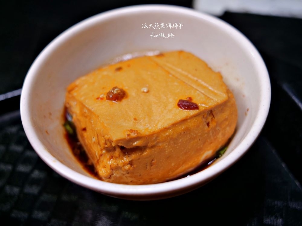 唯豐魯肉飯︱以超高CP值庶民美食成為三重5大必吃魯肉飯!!!三重人的灶咖，酸菜與魯肉飯完美結合，源自於老字號蓮霧魯肉飯～最新菜單!