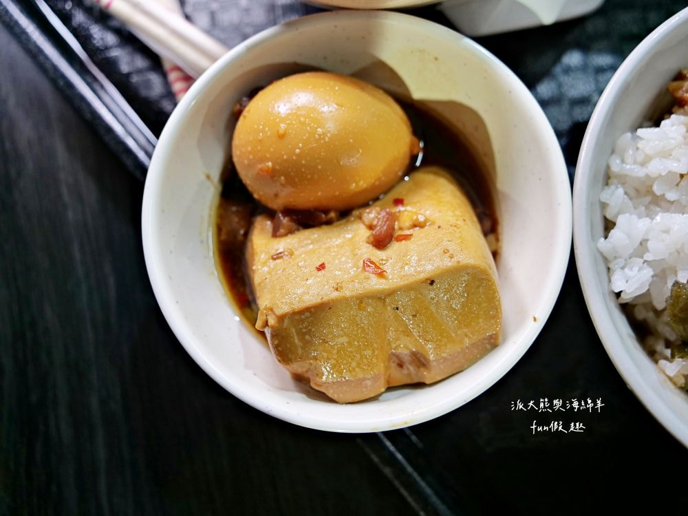 唯豐魯肉飯︱以超高CP值庶民美食成為三重5大必吃魯肉飯!!!三重人的灶咖，酸菜與魯肉飯完美結合，源自於老字號蓮霧魯肉飯～最新菜單!