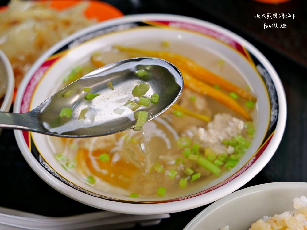 唯豐魯肉飯︱以超高CP值庶民美食成為三重5大必吃魯肉飯!!!三重人的灶咖，酸菜與魯肉飯完美結合，源自於老字號蓮霧魯肉飯～最新菜單!