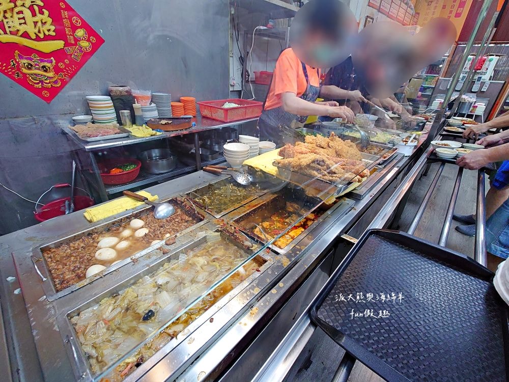 唯豐魯肉飯︱以超高CP值庶民美食成為三重5大必吃魯肉飯!!!三重人的灶咖，酸菜與魯肉飯完美結合，源自於老字號蓮霧魯肉飯～最新菜單!