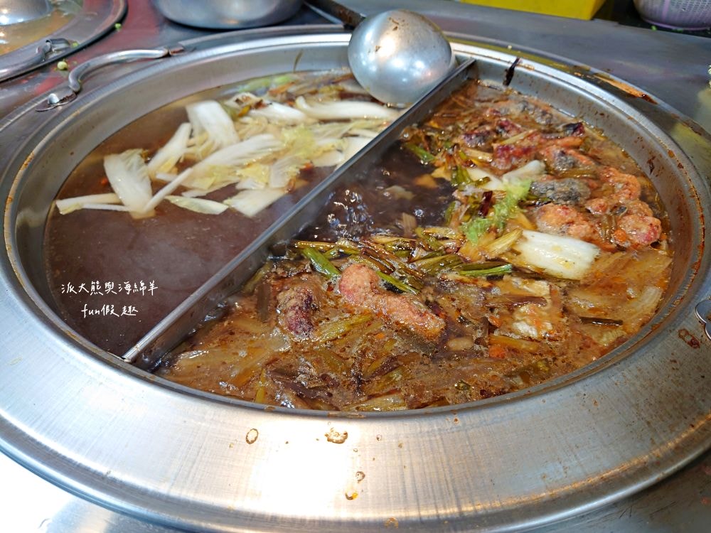 唯豐魯肉飯︱以超高CP值庶民美食成為三重5大必吃魯肉飯!!!三重人的灶咖，酸菜與魯肉飯完美結合，源自於老字號蓮霧魯肉飯～最新菜單!
